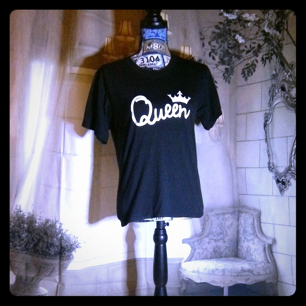 Women's 'Queen' brand graphic t-shirt size small